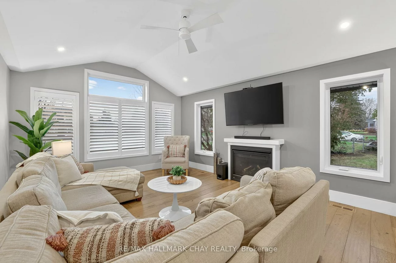 1587, Mount Albert, Sharon, East Gwillimbury