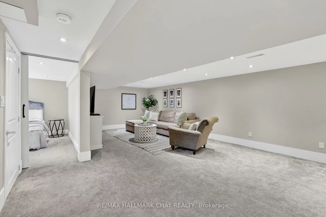 1587, Mount Albert, Sharon, East Gwillimbury