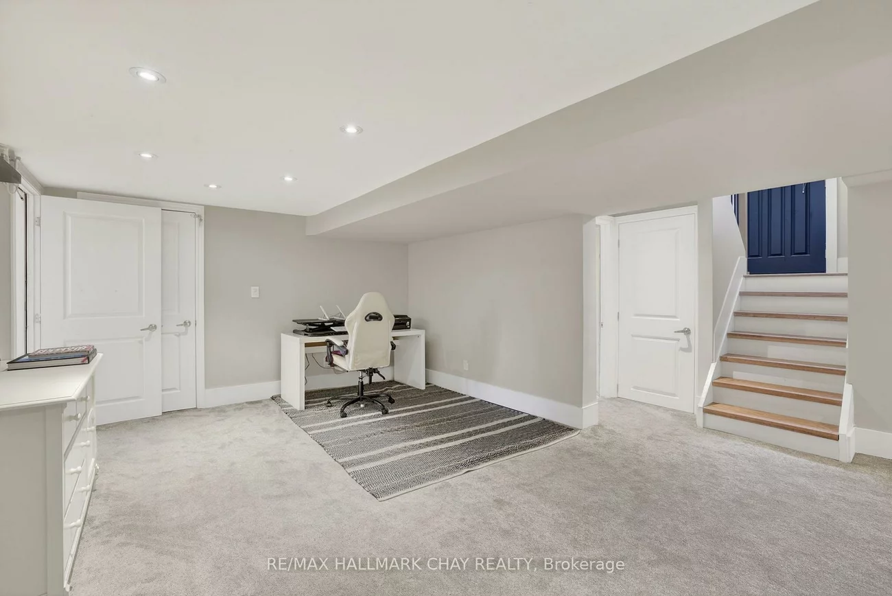 1587, Mount Albert, Sharon, East Gwillimbury