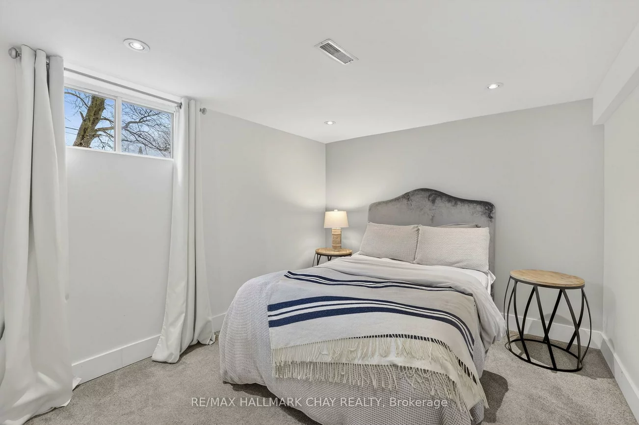 1587, Mount Albert, Sharon, East Gwillimbury