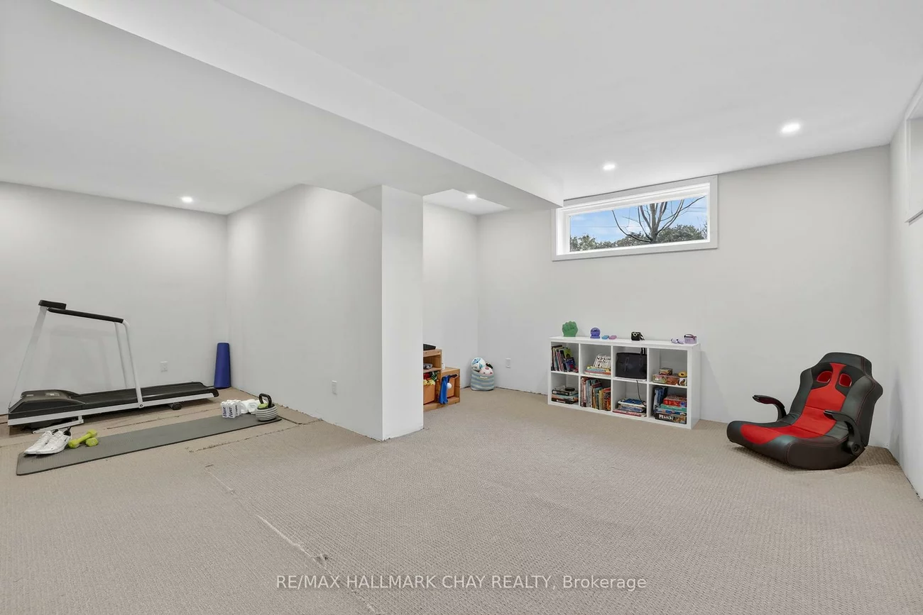 1587, Mount Albert, Sharon, East Gwillimbury