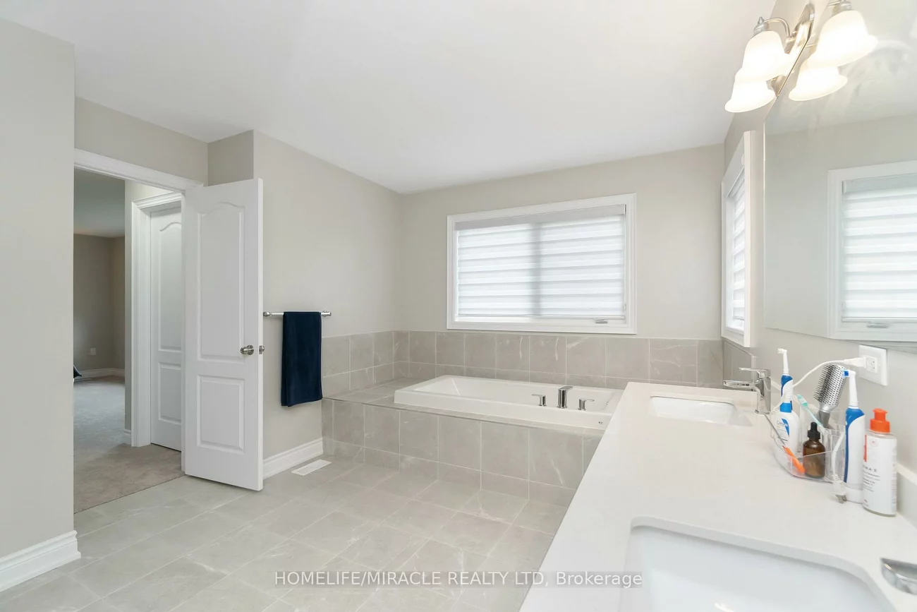 25, Pear Blossom, Holland Landing, East Gwillimbury