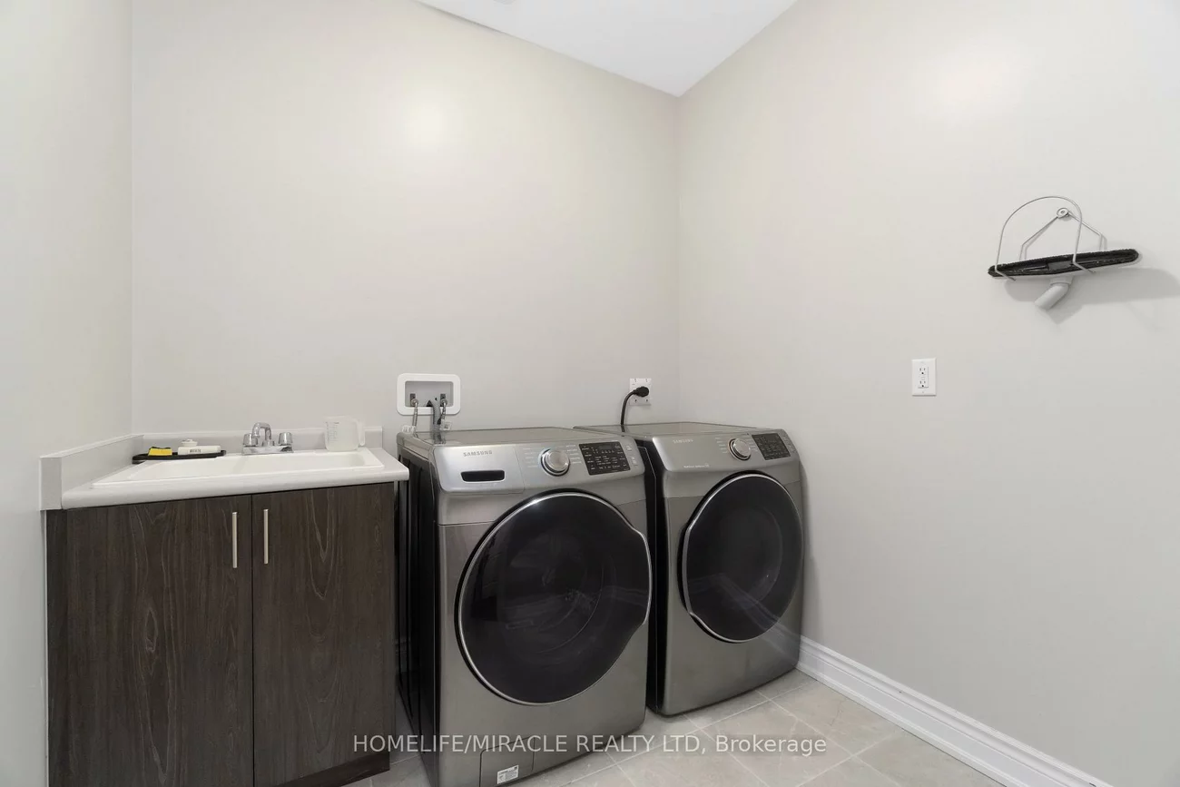 25, Pear Blossom, Holland Landing, East Gwillimbury