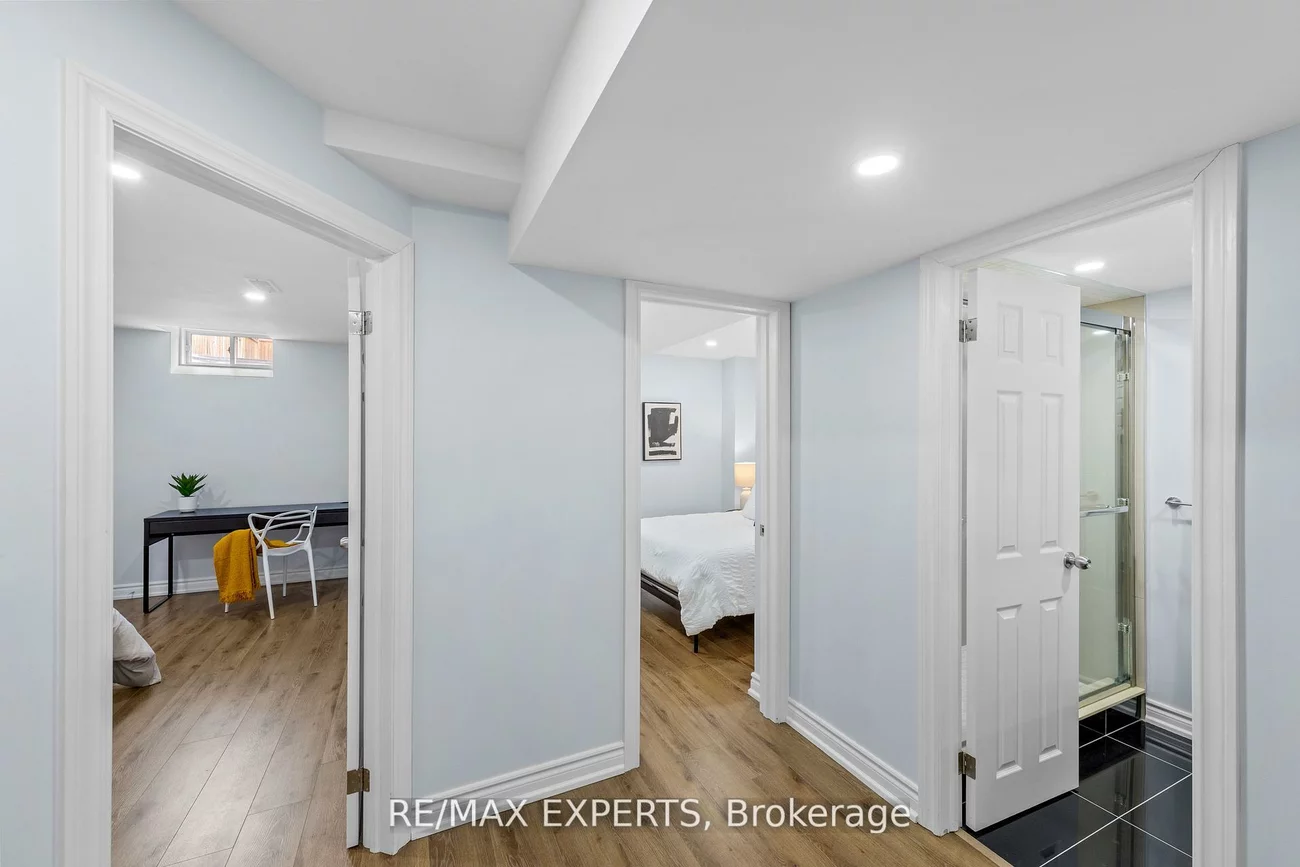 22, Manor Glen, Mt Albert, East Gwillimbury