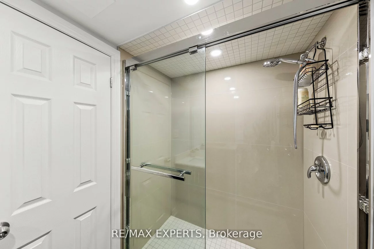 22, Manor Glen, Mt Albert, East Gwillimbury