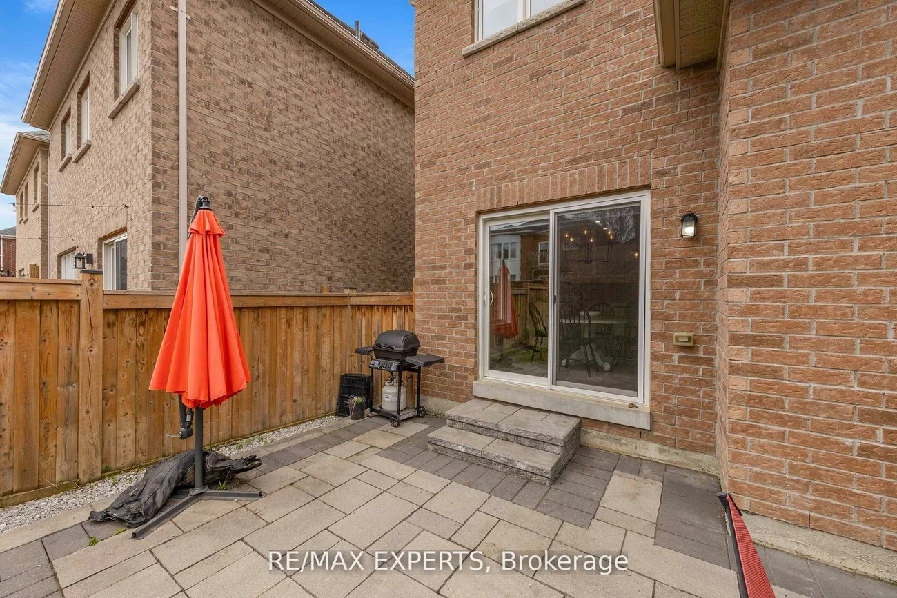 22, Manor Glen, Mt Albert, East Gwillimbury