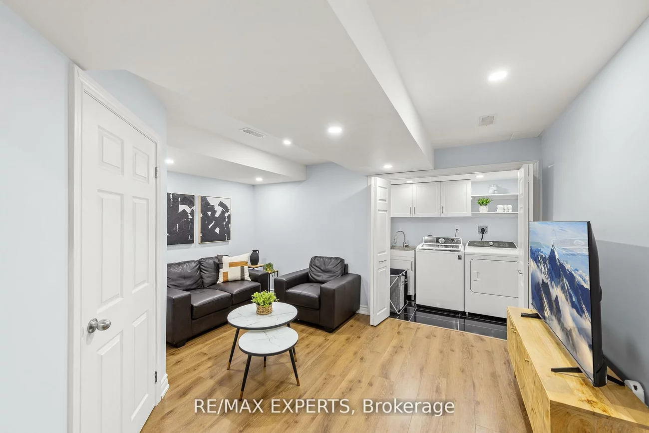 22, Manor Glen, Mt Albert, East Gwillimbury