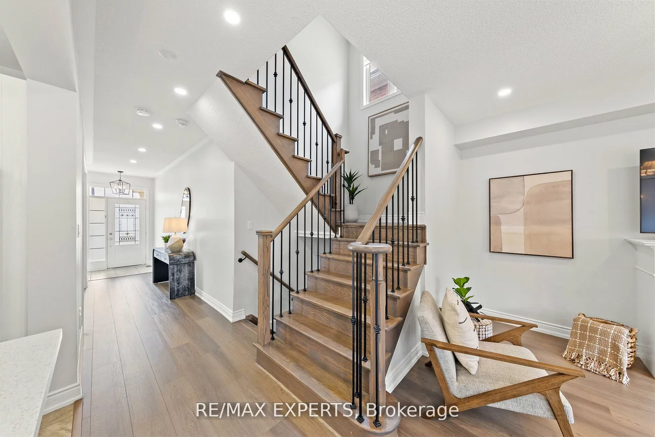 22, Manor Glen, Mt Albert, East Gwillimbury