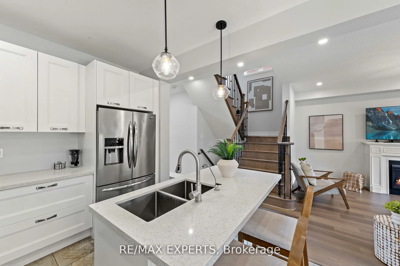 22, Manor Glen, Mt Albert, East Gwillimbury