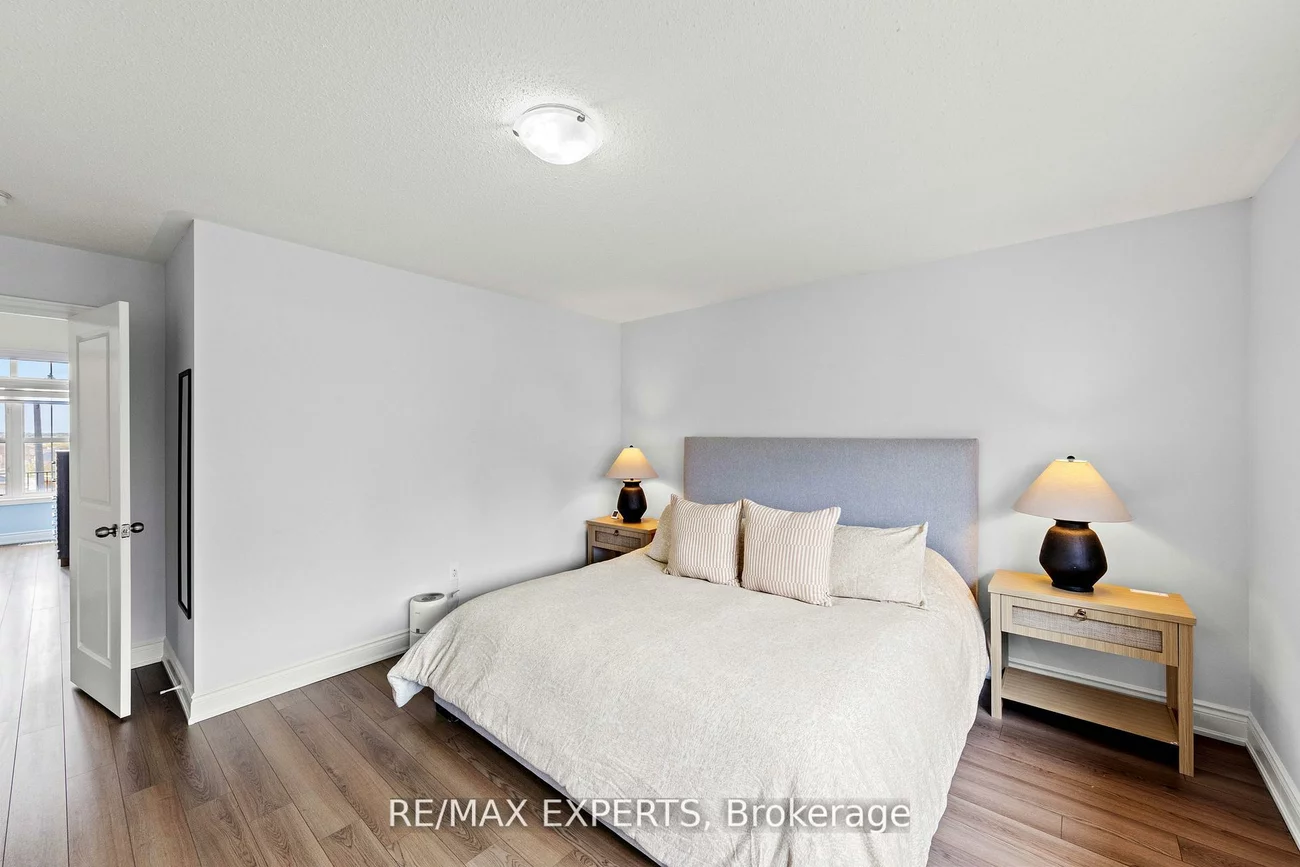 22, Manor Glen, Mt Albert, East Gwillimbury