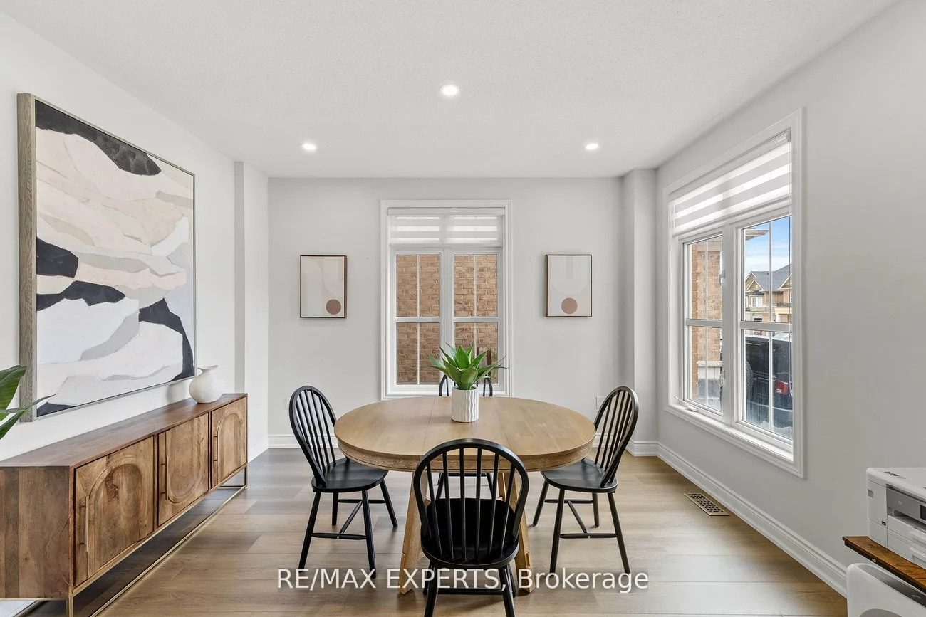 22, Manor Glen, Mt Albert, East Gwillimbury
