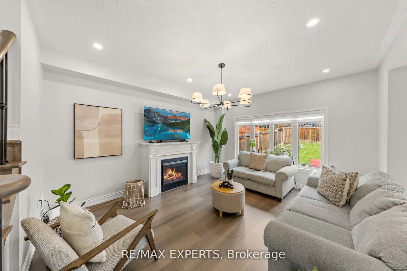 22, Manor Glen, Mt Albert, East Gwillimbury