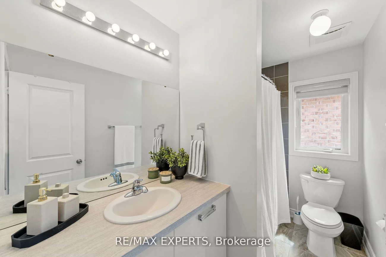 22, Manor Glen, Mt Albert, East Gwillimbury