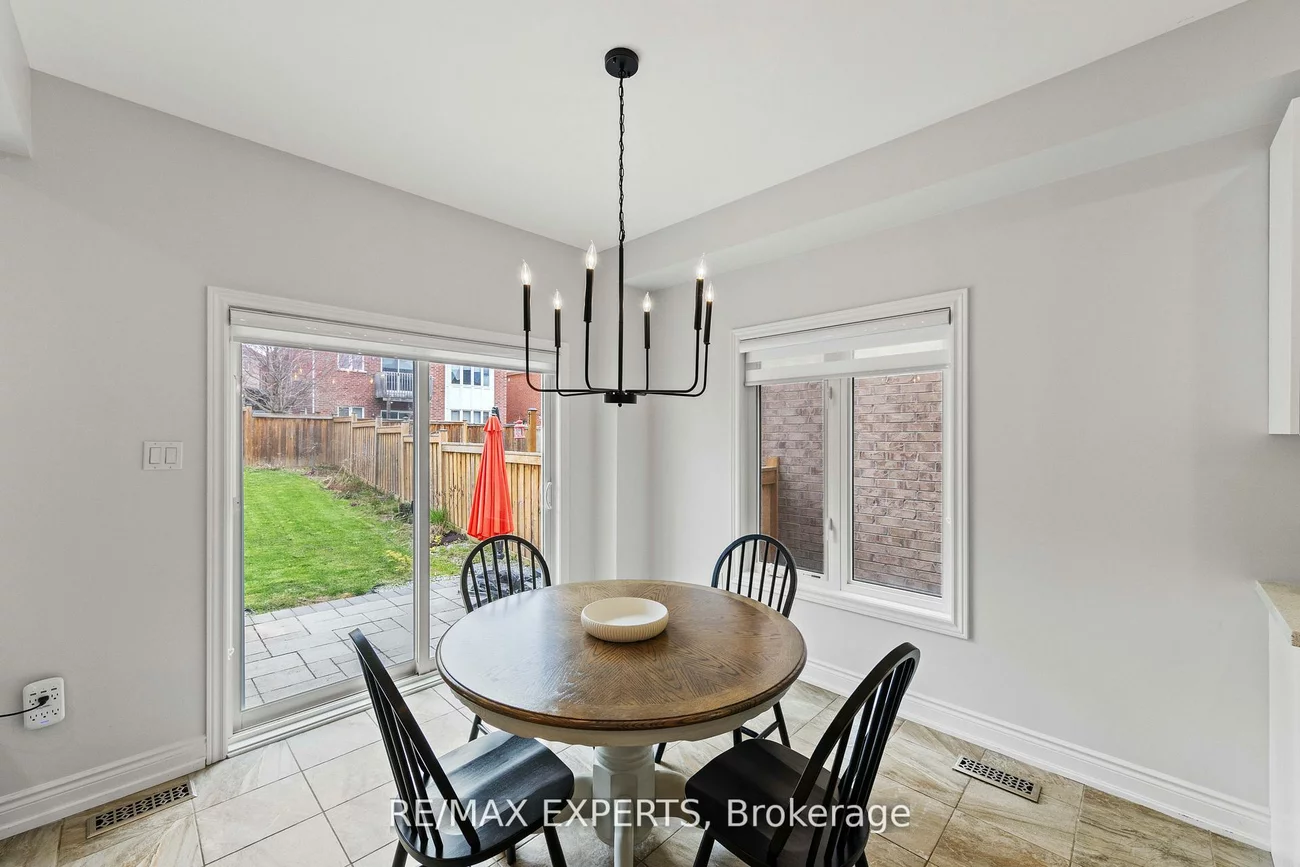 22, Manor Glen, Mt Albert, East Gwillimbury