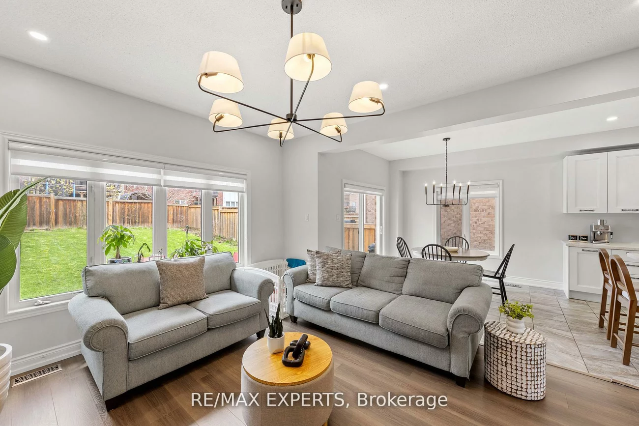 22, Manor Glen, Mt Albert, East Gwillimbury