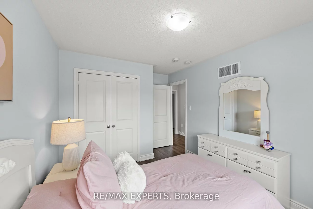 22, Manor Glen, Mt Albert, East Gwillimbury