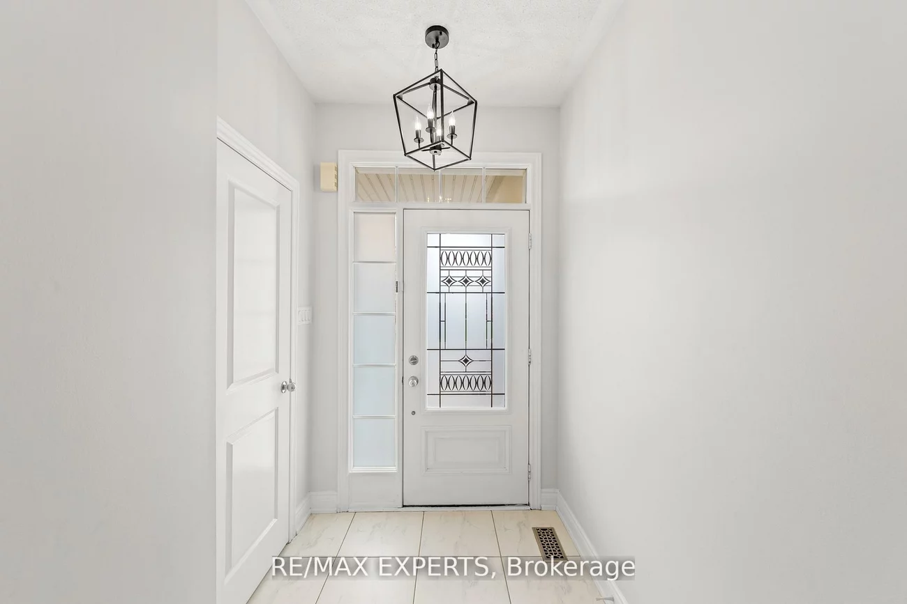 22, Manor Glen, Mt Albert, East Gwillimbury