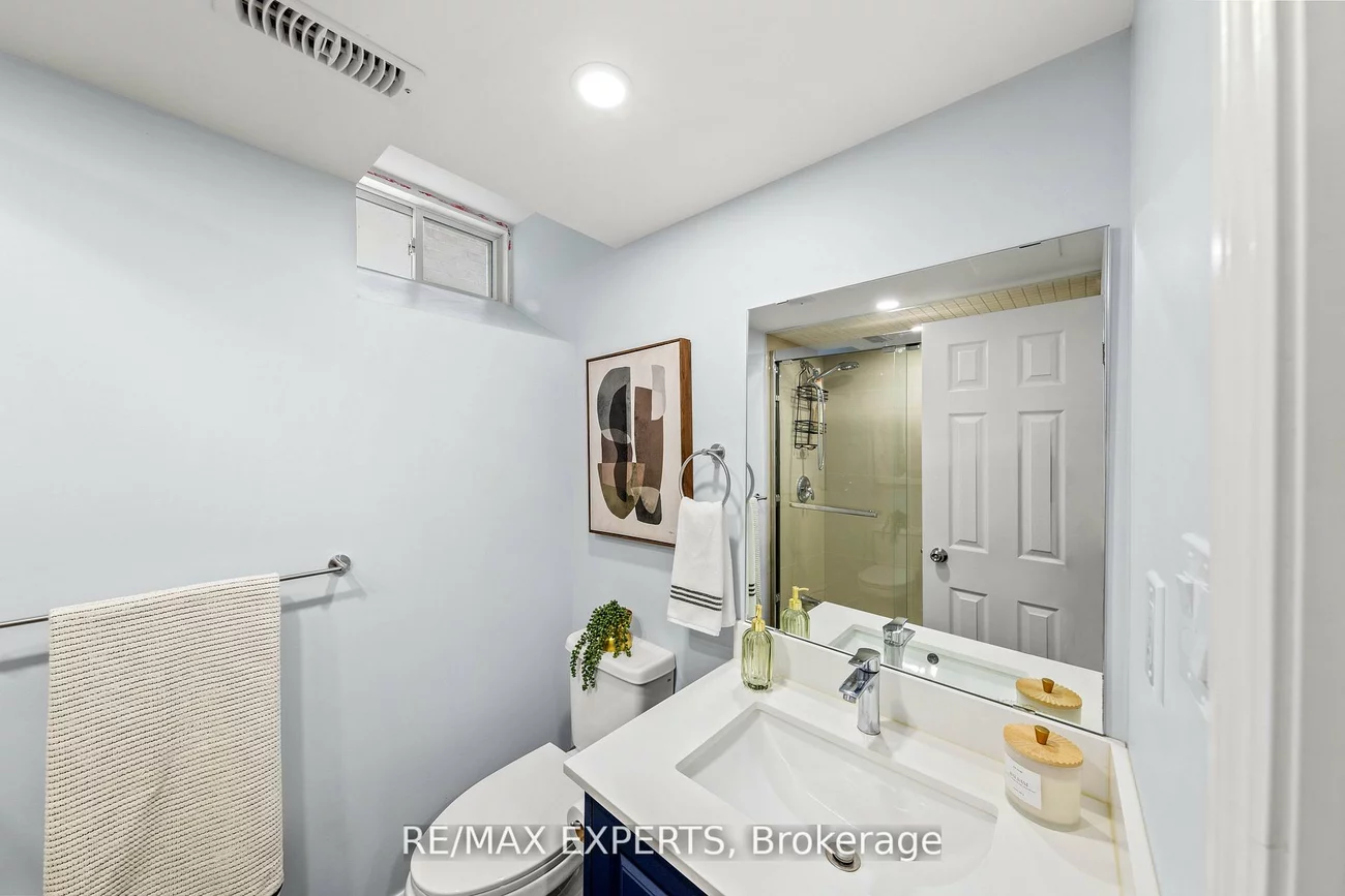 22, Manor Glen, Mt Albert, East Gwillimbury