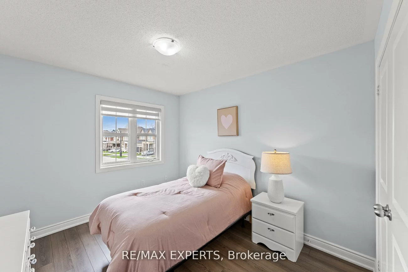 22, Manor Glen, Mt Albert, East Gwillimbury