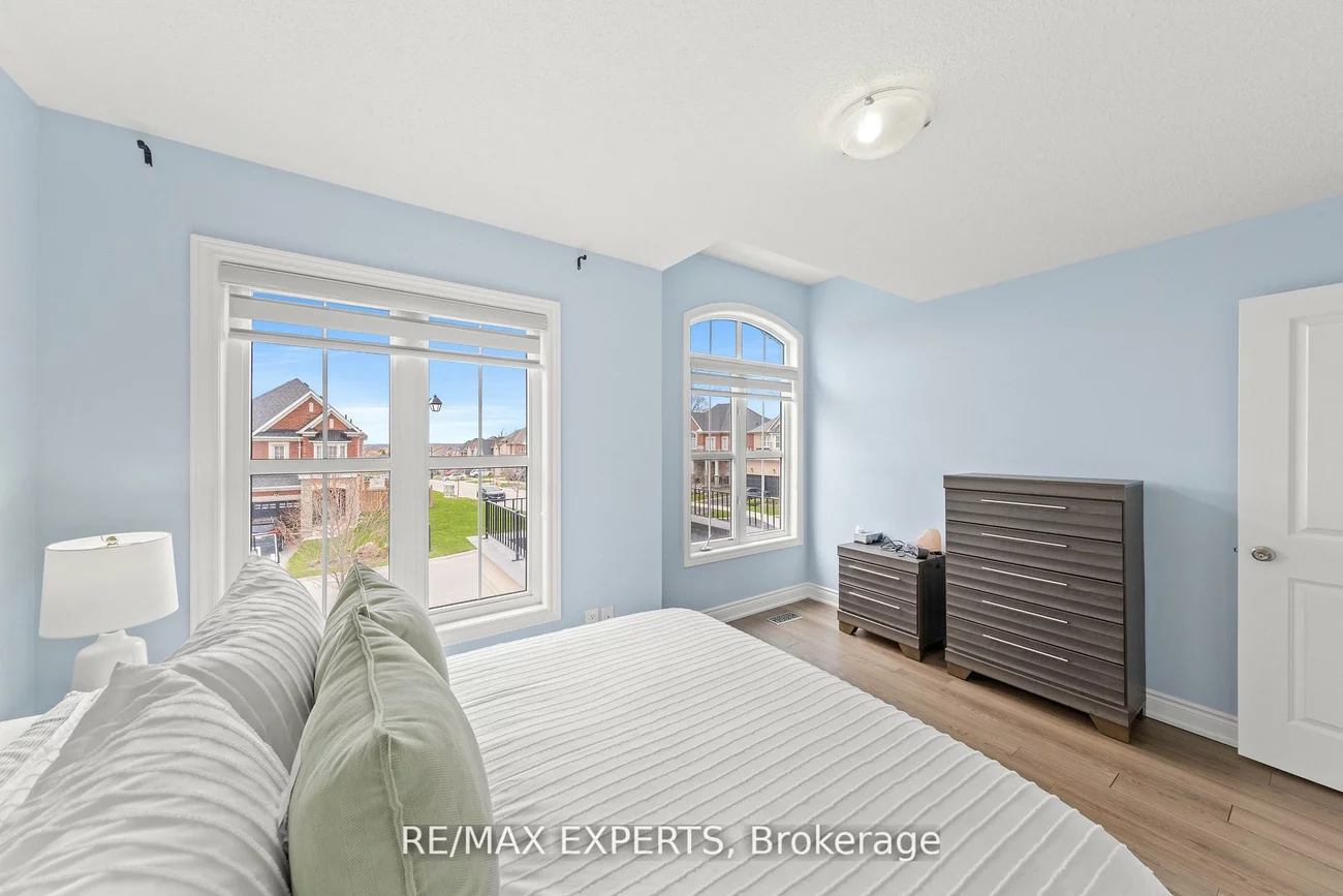 22, Manor Glen, Mt Albert, East Gwillimbury