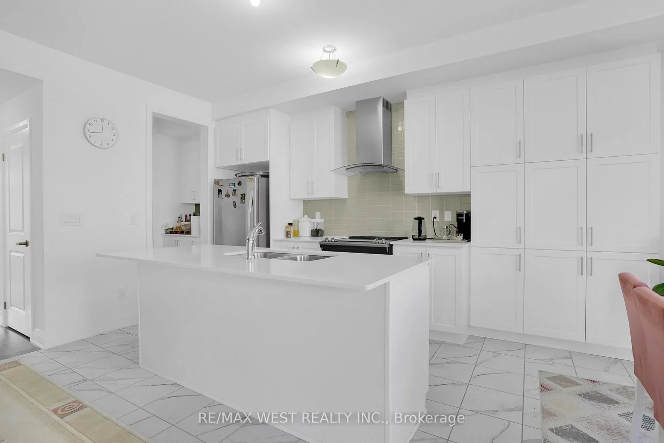 206, Dog Wood, Holland Landing, East Gwillimbury