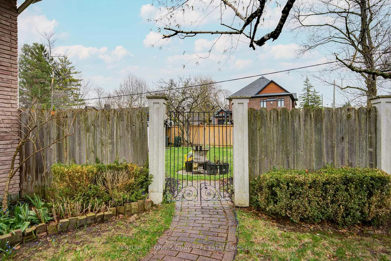 11, George, Sharon, East Gwillimbury