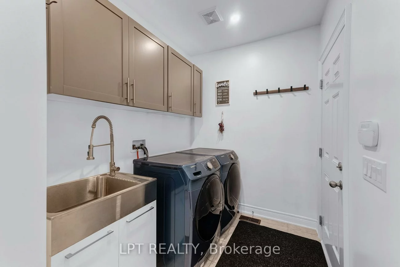 33, Mondial, Queensville, East Gwillimbury