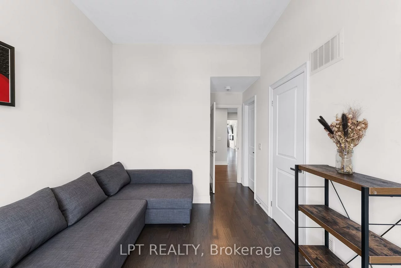 33, Mondial, Queensville, East Gwillimbury