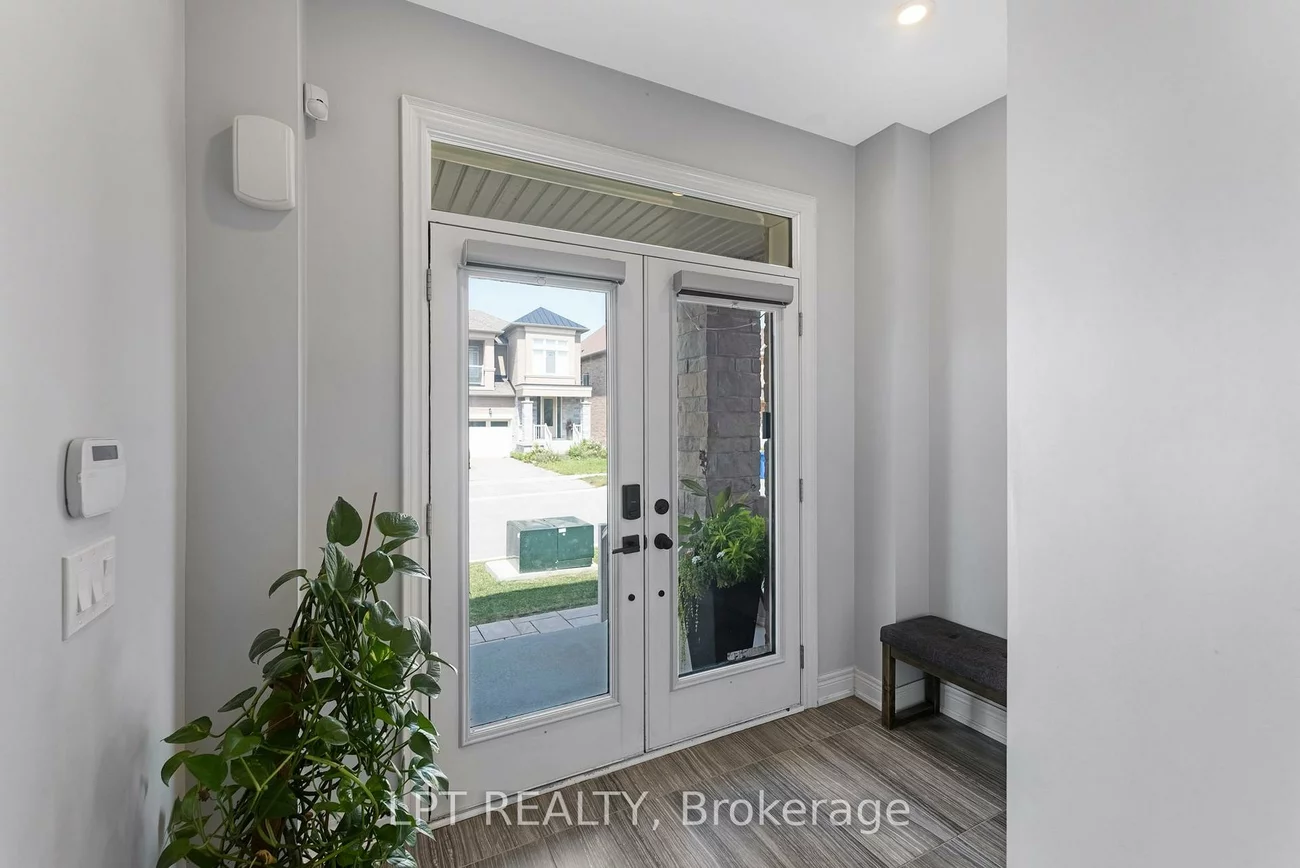 33, Mondial, Queensville, East Gwillimbury