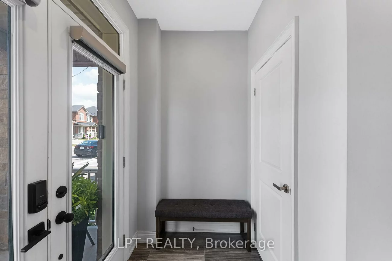 33, Mondial, Queensville, East Gwillimbury