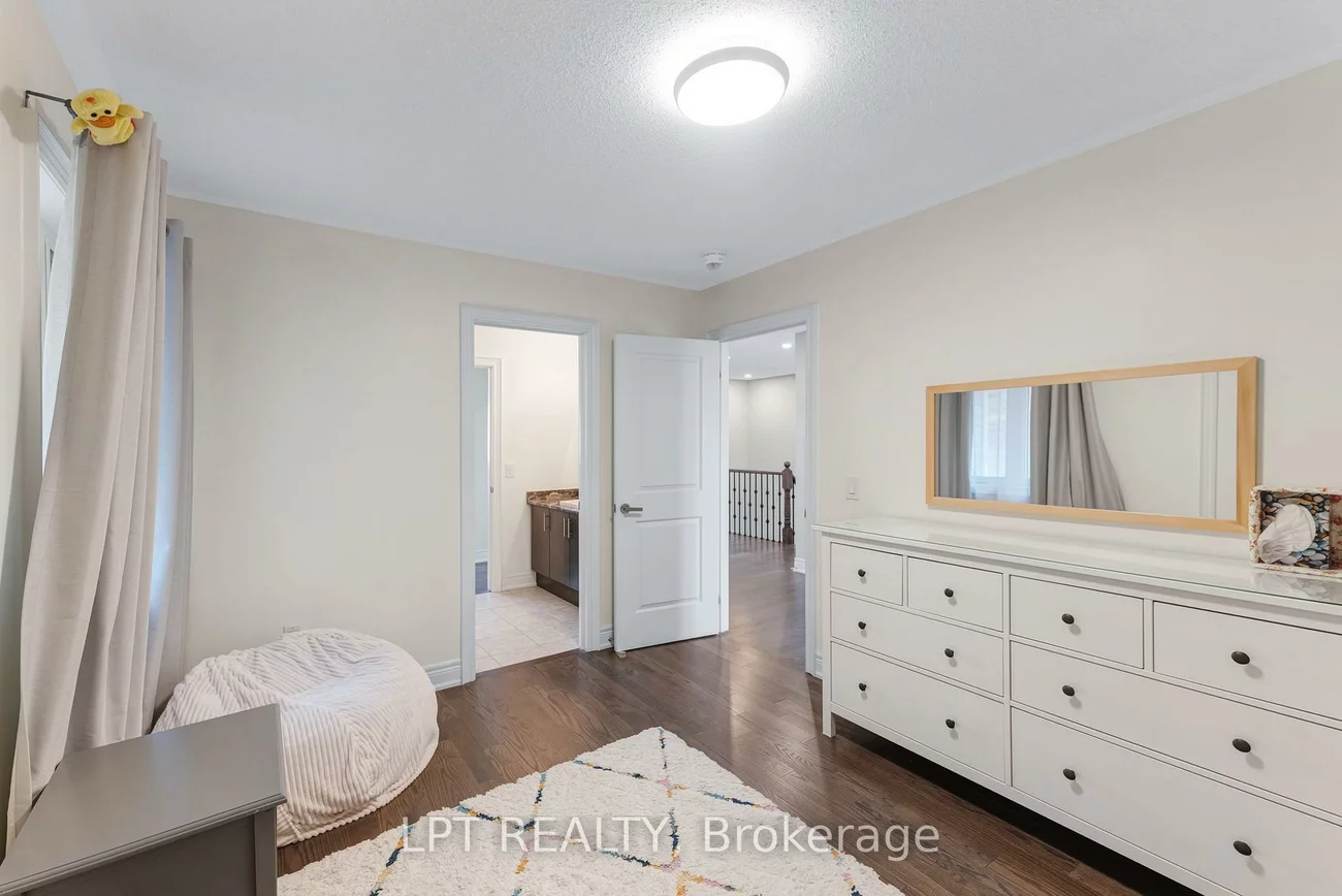 33, Mondial, Queensville, East Gwillimbury