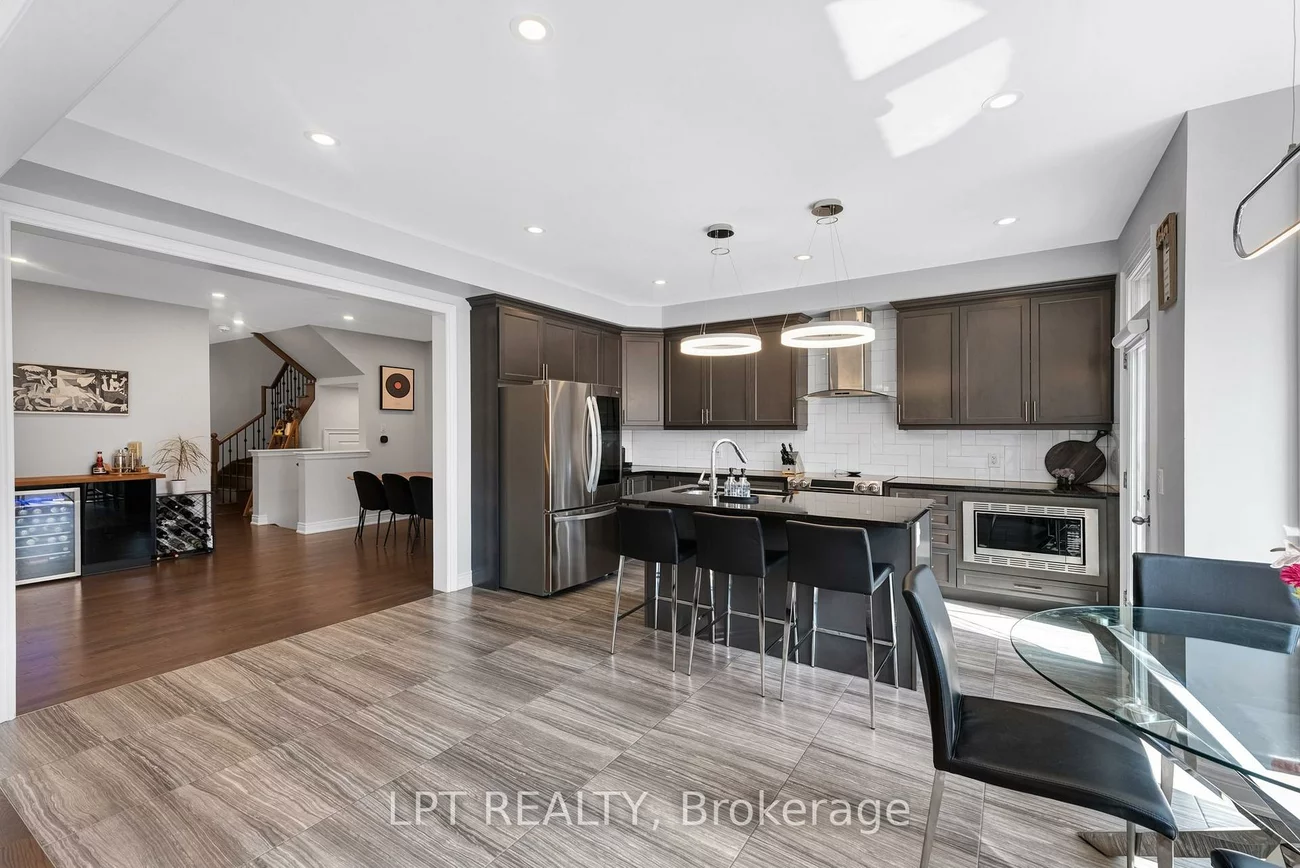 33, Mondial, Queensville, East Gwillimbury