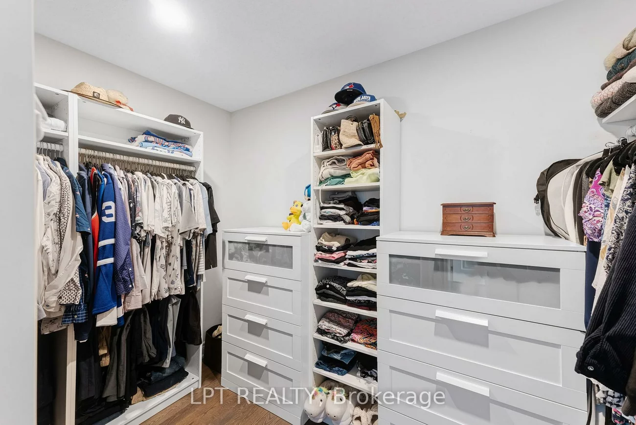 33, Mondial, Queensville, East Gwillimbury
