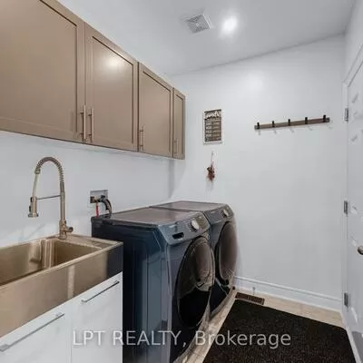 33, Mondial, Queensville, East Gwillimbury