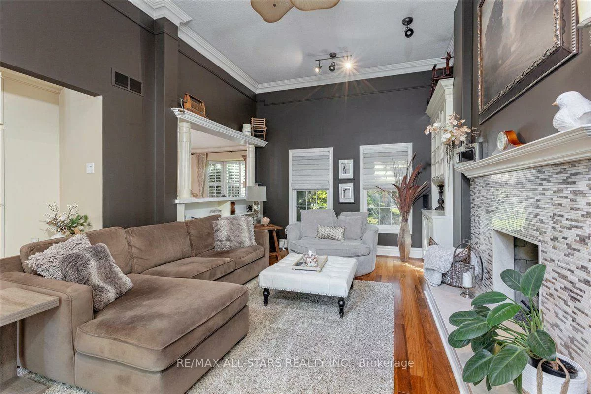 1824, Mount Albert, Sharon, East Gwillimbury