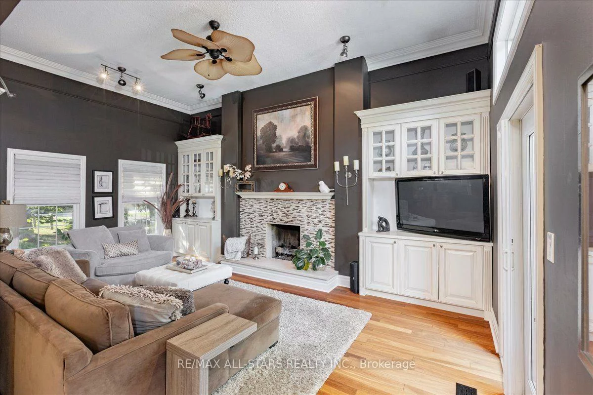 1824, Mount Albert, Sharon, East Gwillimbury
