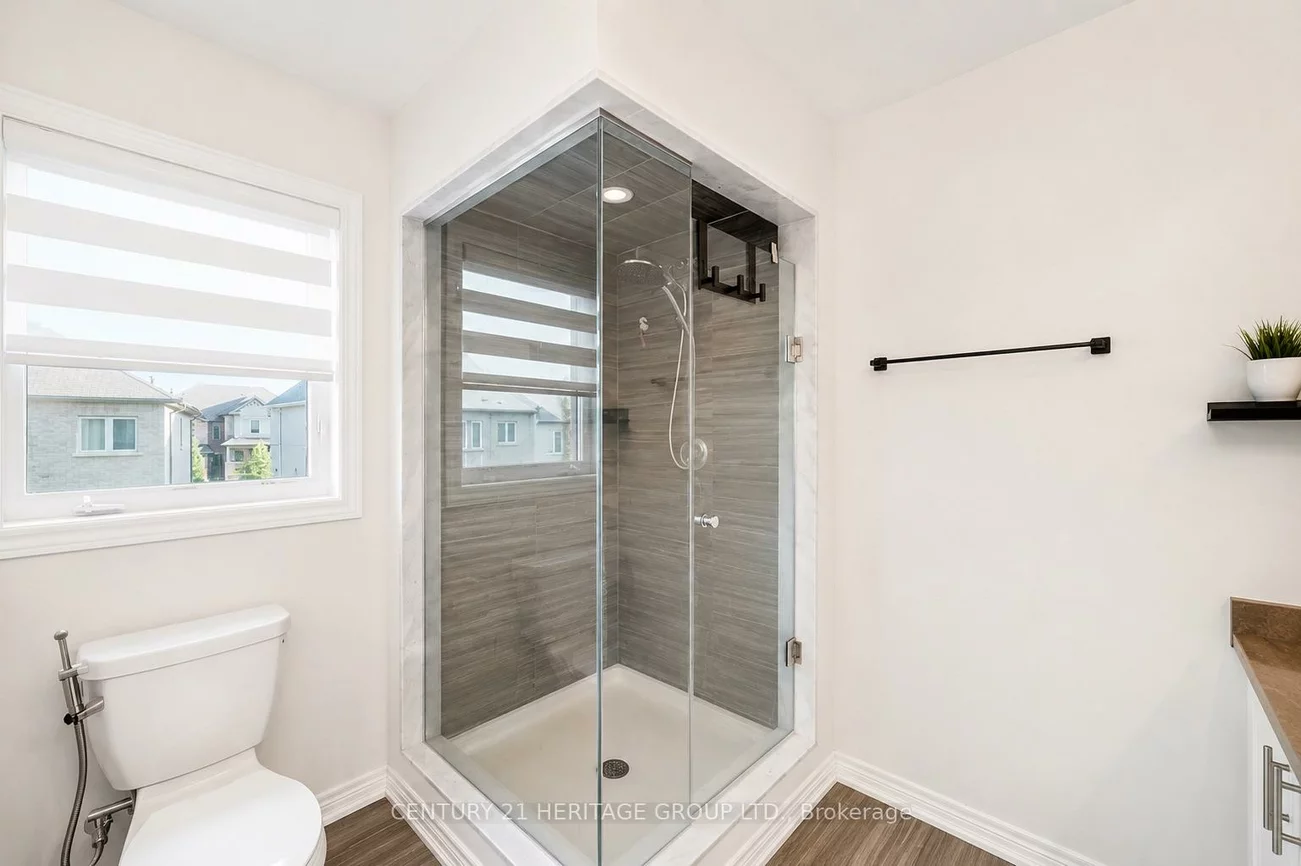 100, Mondial, Queensville, East Gwillimbury