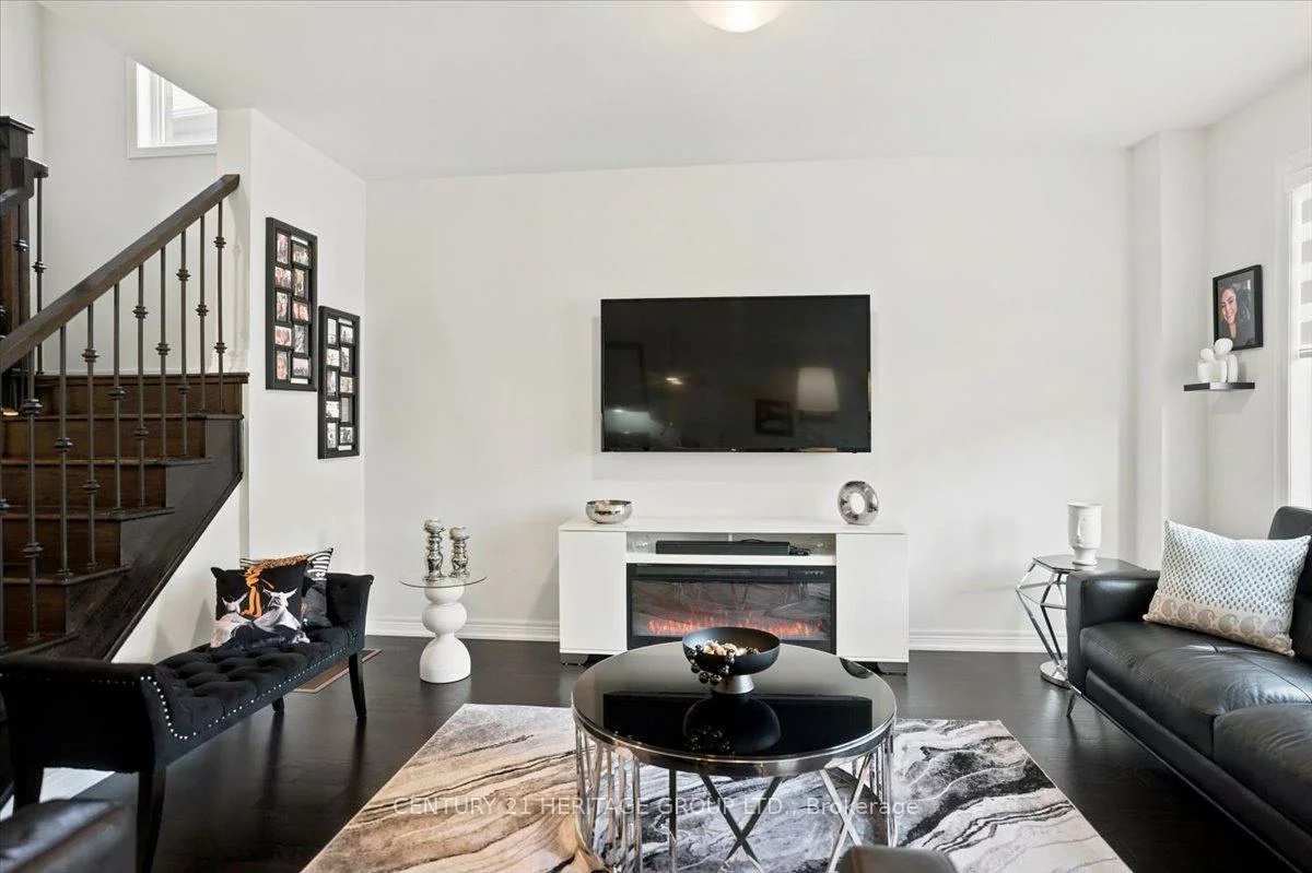 100, Mondial, Queensville, East Gwillimbury