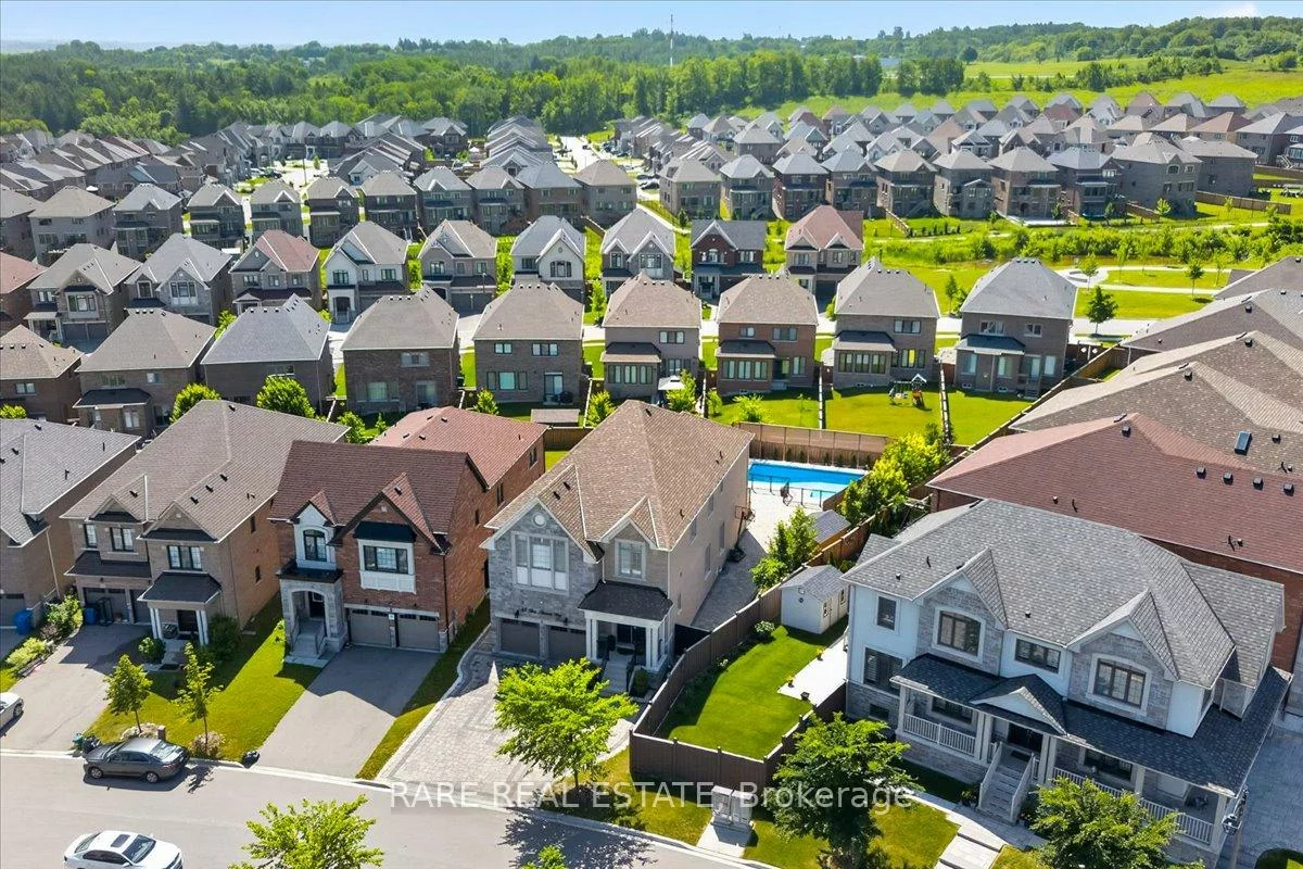 43, Pear Blossom, Holland Landing, East Gwillimbury