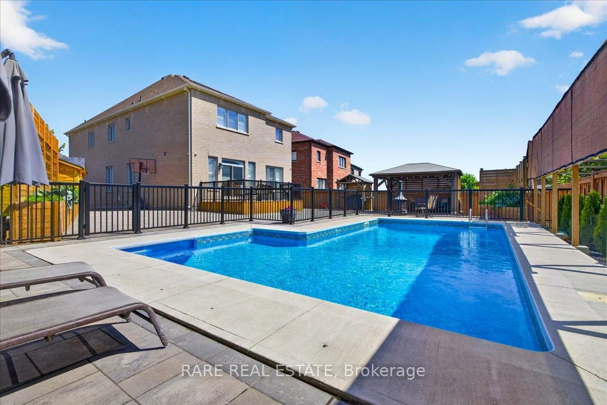 43, Pear Blossom, Holland Landing, East Gwillimbury