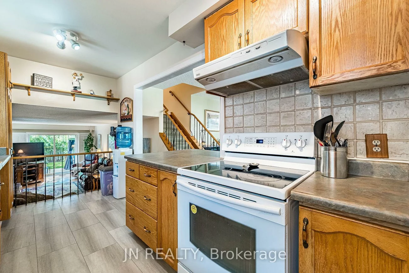 49, School, Holland Landing, East Gwillimbury