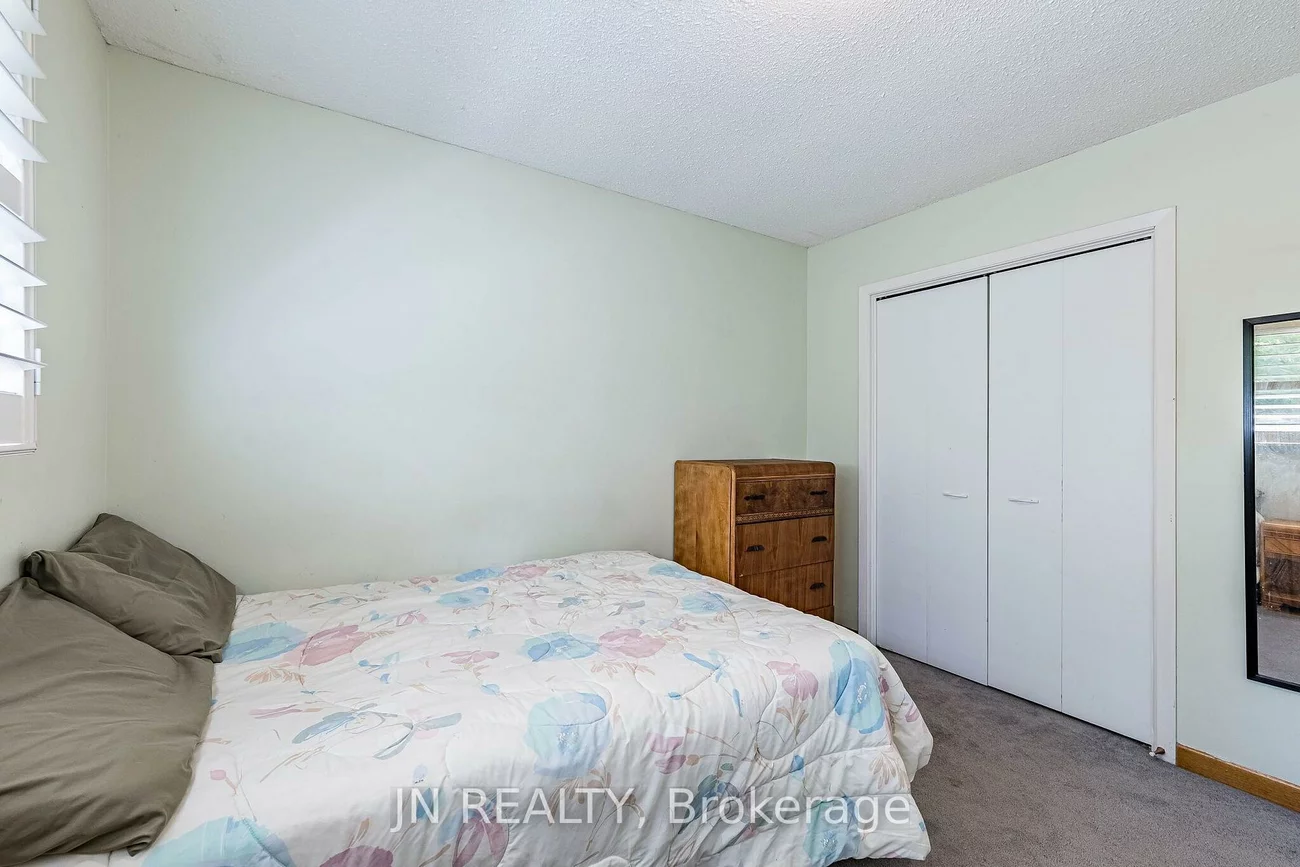 49, School, Holland Landing, East Gwillimbury