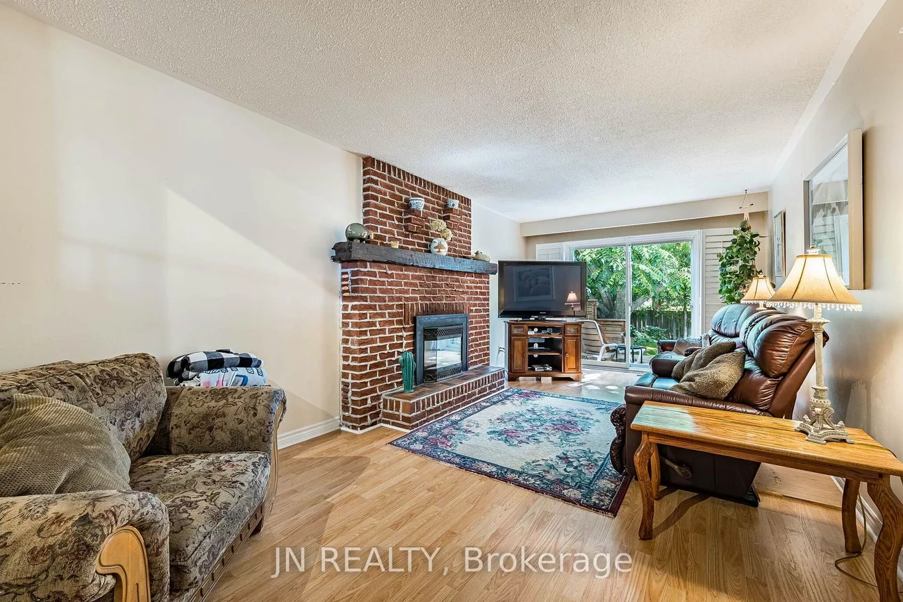 49, School, Holland Landing, East Gwillimbury