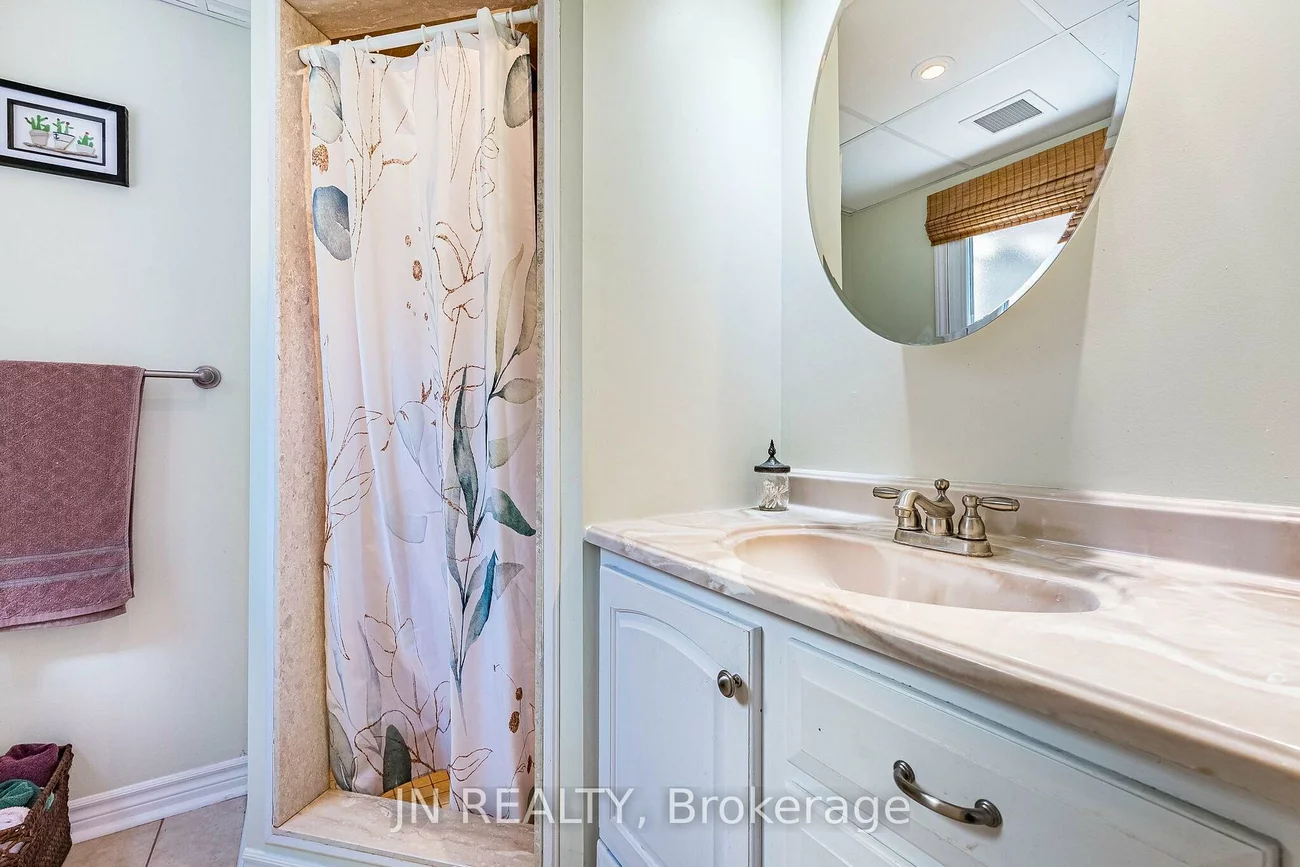 49, School, Holland Landing, East Gwillimbury