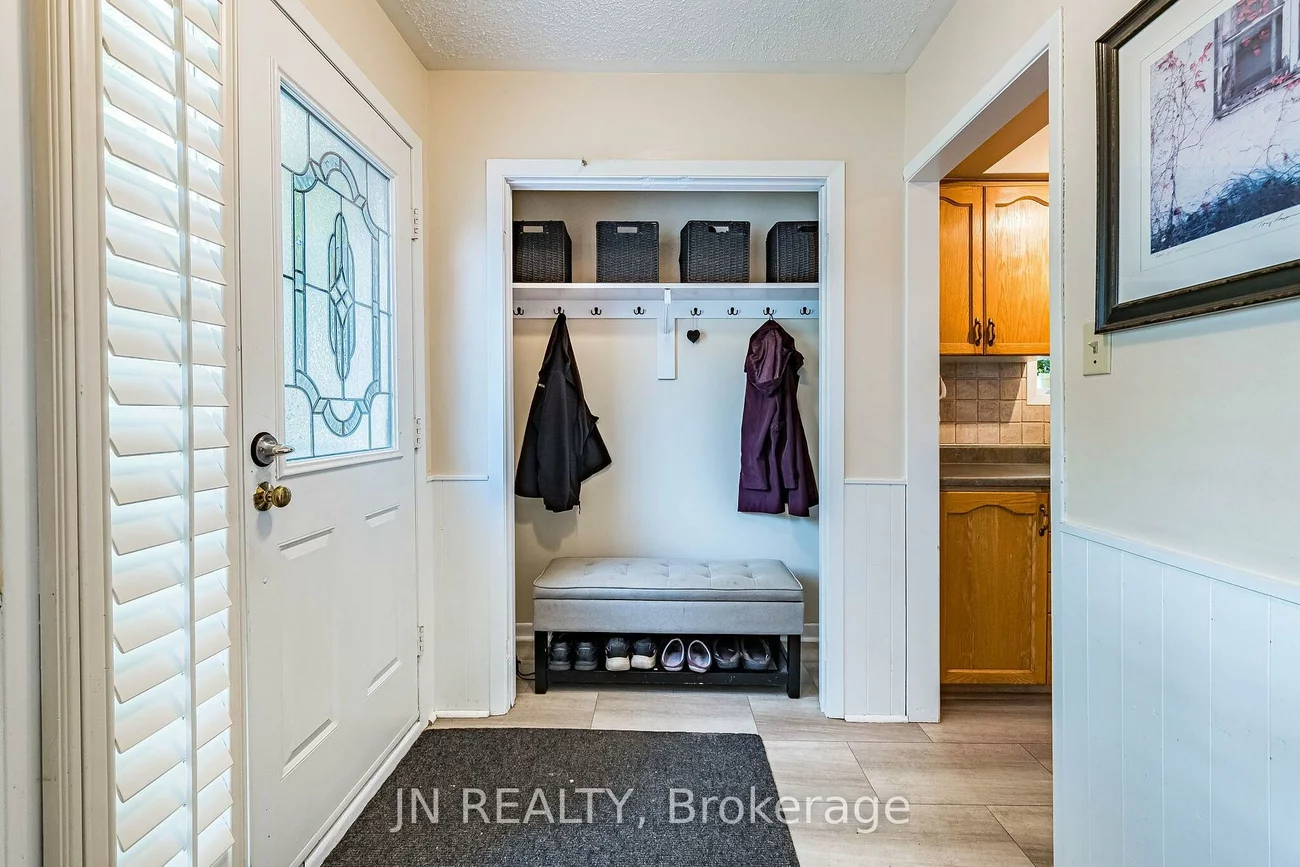 49, School, Holland Landing, East Gwillimbury