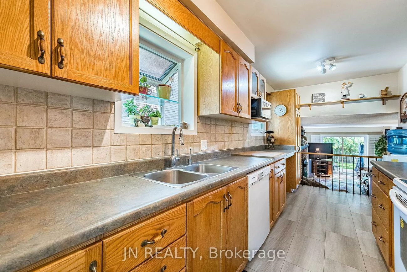 49, School, Holland Landing, East Gwillimbury