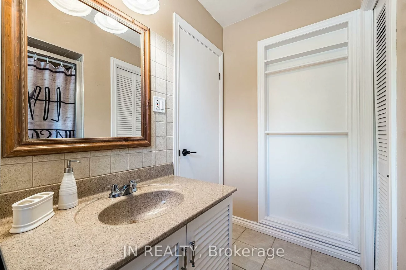 49, School, Holland Landing, East Gwillimbury