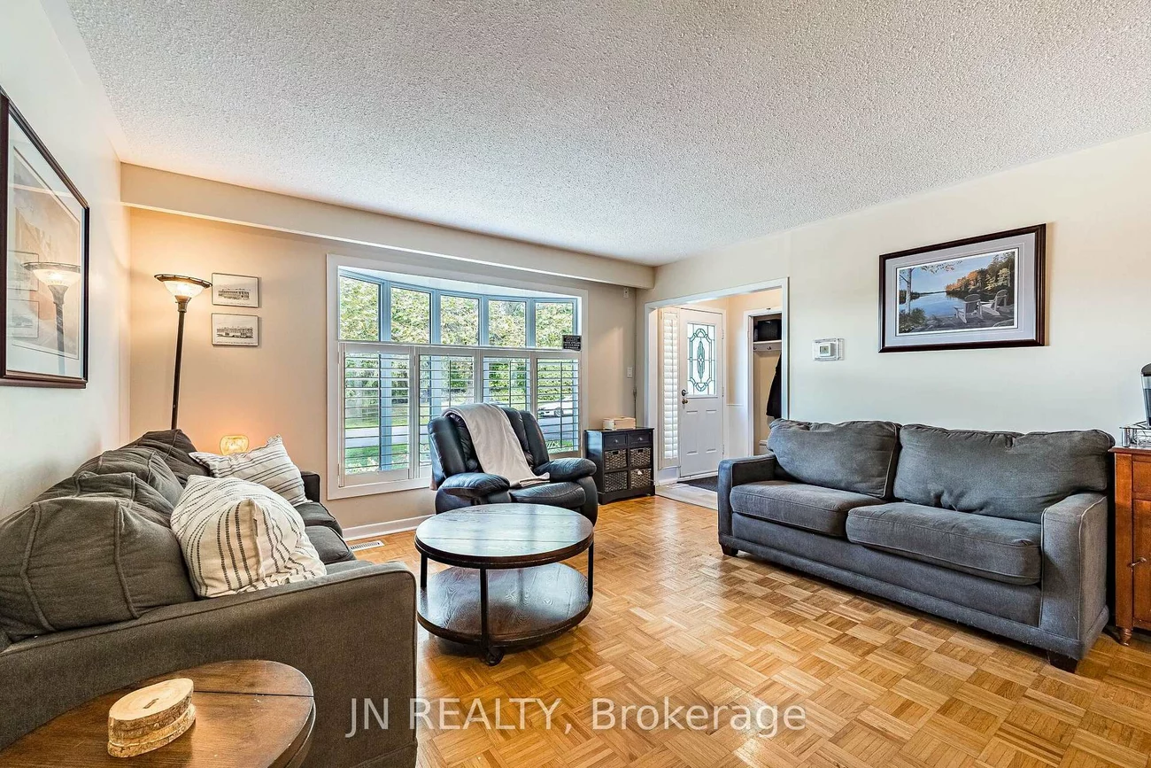 49, School, Holland Landing, East Gwillimbury