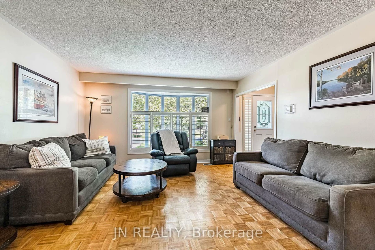 49, School, Holland Landing, East Gwillimbury