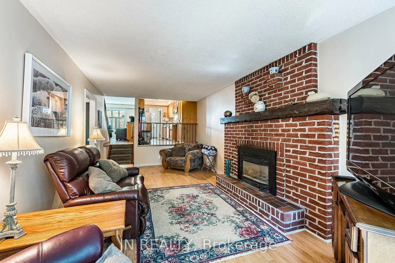 49, School, Holland Landing, East Gwillimbury
